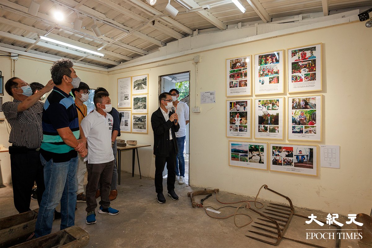 虎地坳故事館展出村中歷史。(陳仲明/大紀元)